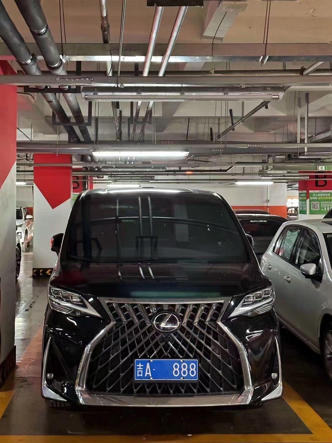 换新MPV 出两辆公司自用车1:雷克萨斯LM 老款 42800km 2021年 