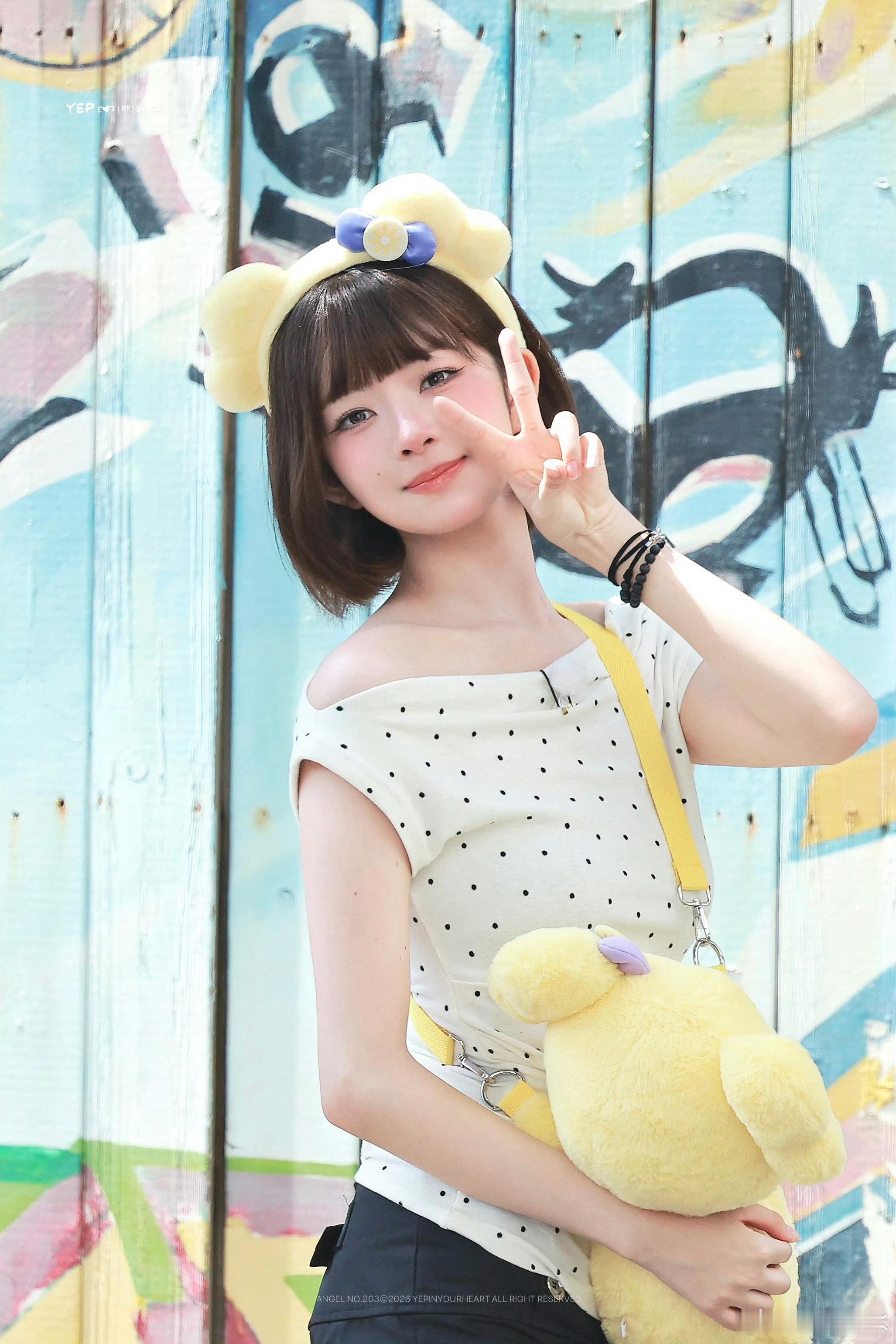 波点女王展示衣柜中 