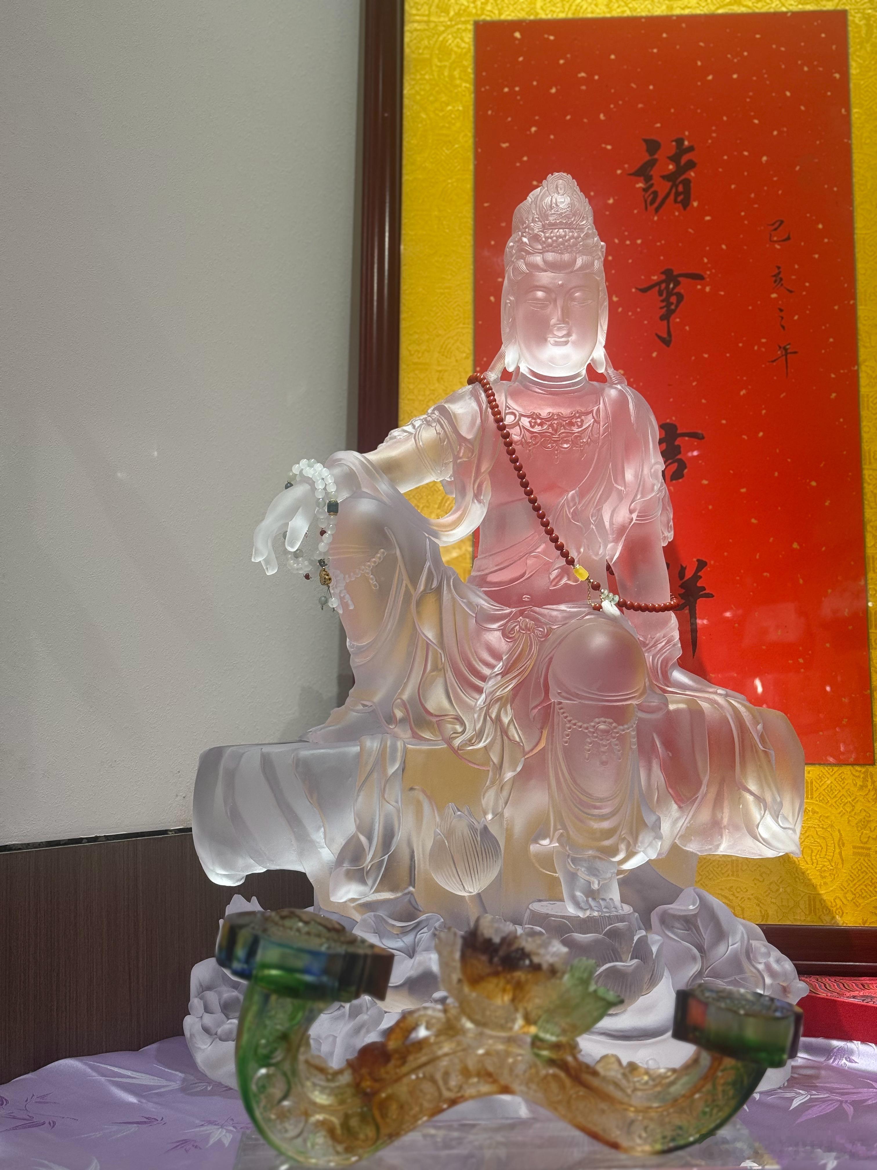 人生苦短，转眼成空，这世上的人，形形色色，除了你自己，没有人能陪你一直走到最后。