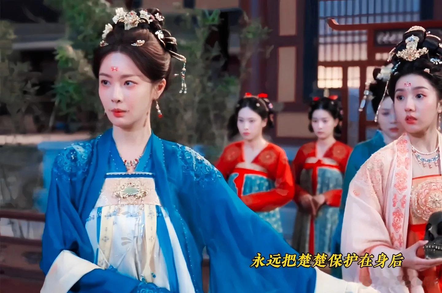 比男主先爱上女主的是女二冷月懂楚楚坚守 无条件撑腰太好嗑了果然女孩子最懂女孩子，