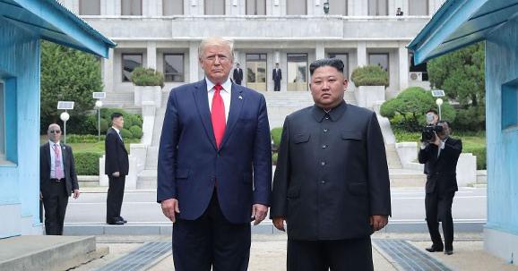 8月16日，从韩联社和朝中社都传来重磅消息。8月15日，是朝鲜“祖国解放日”。设