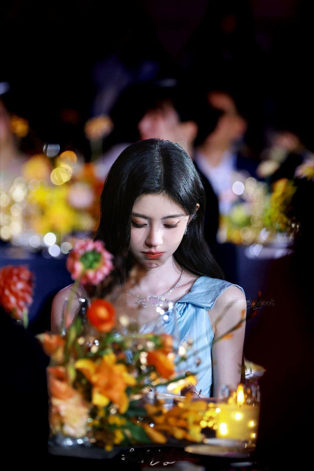 🍊💙鞠婧祎阿黛 🍊💙鞠婧祎来战 “最好走的路不是已经过去的路，是看得见的