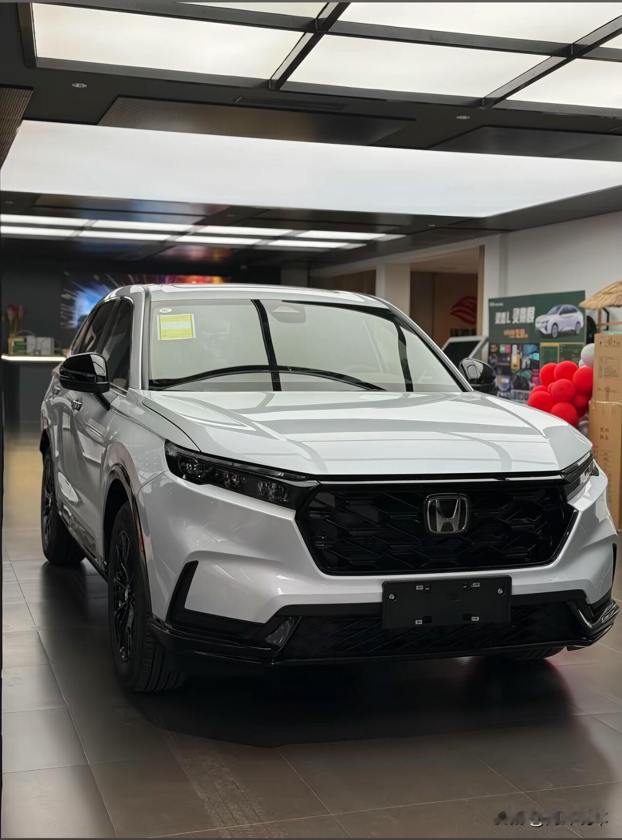 经常有朋友问我：“本田CR-V和丰田汉兰达哪个好？”其实这俩车压根不是一个“赛道