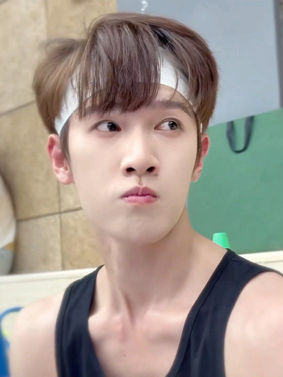 李昀锐打篮球…这么近的视角，拍视频的人心脏还好吗？！💗💗 
