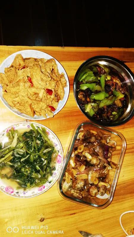 哪个是半夜给老公做饭的? 现在网上好多“半夜给老公做饭”的博主。像周小闹这类博主