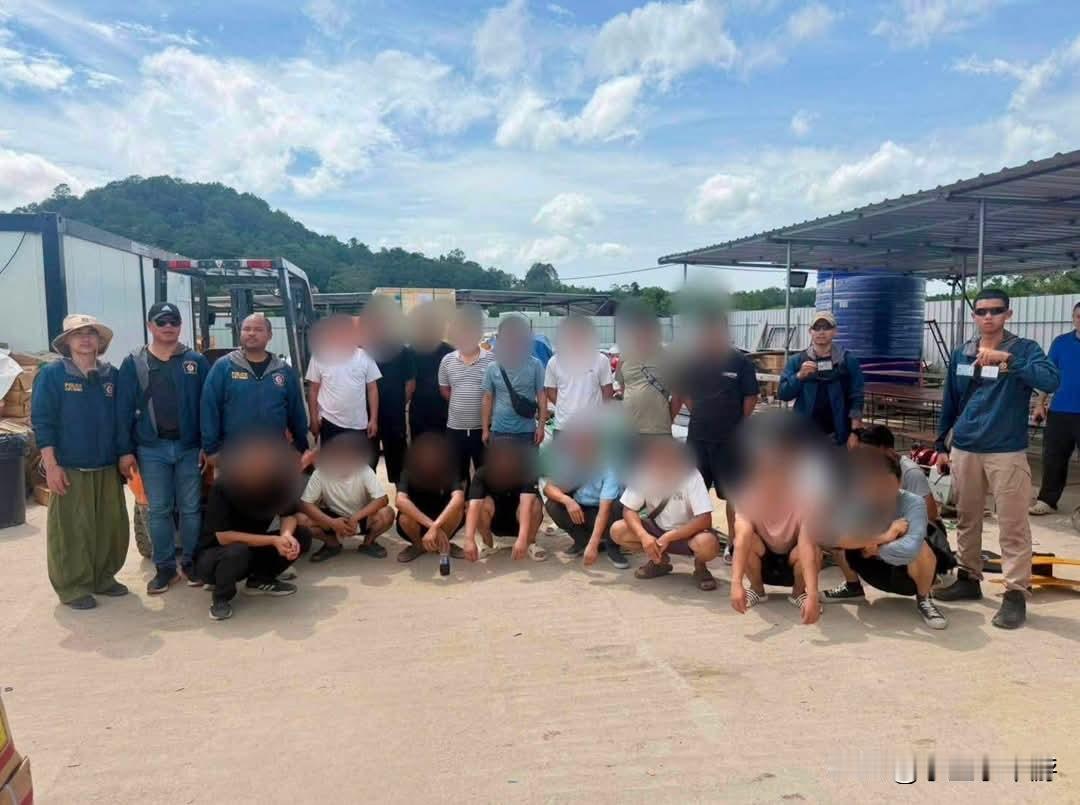 泰国警方突击检查罗勇府一处数据中心工地时，发现18名中国籍劳工未持工作准证，涉嫌