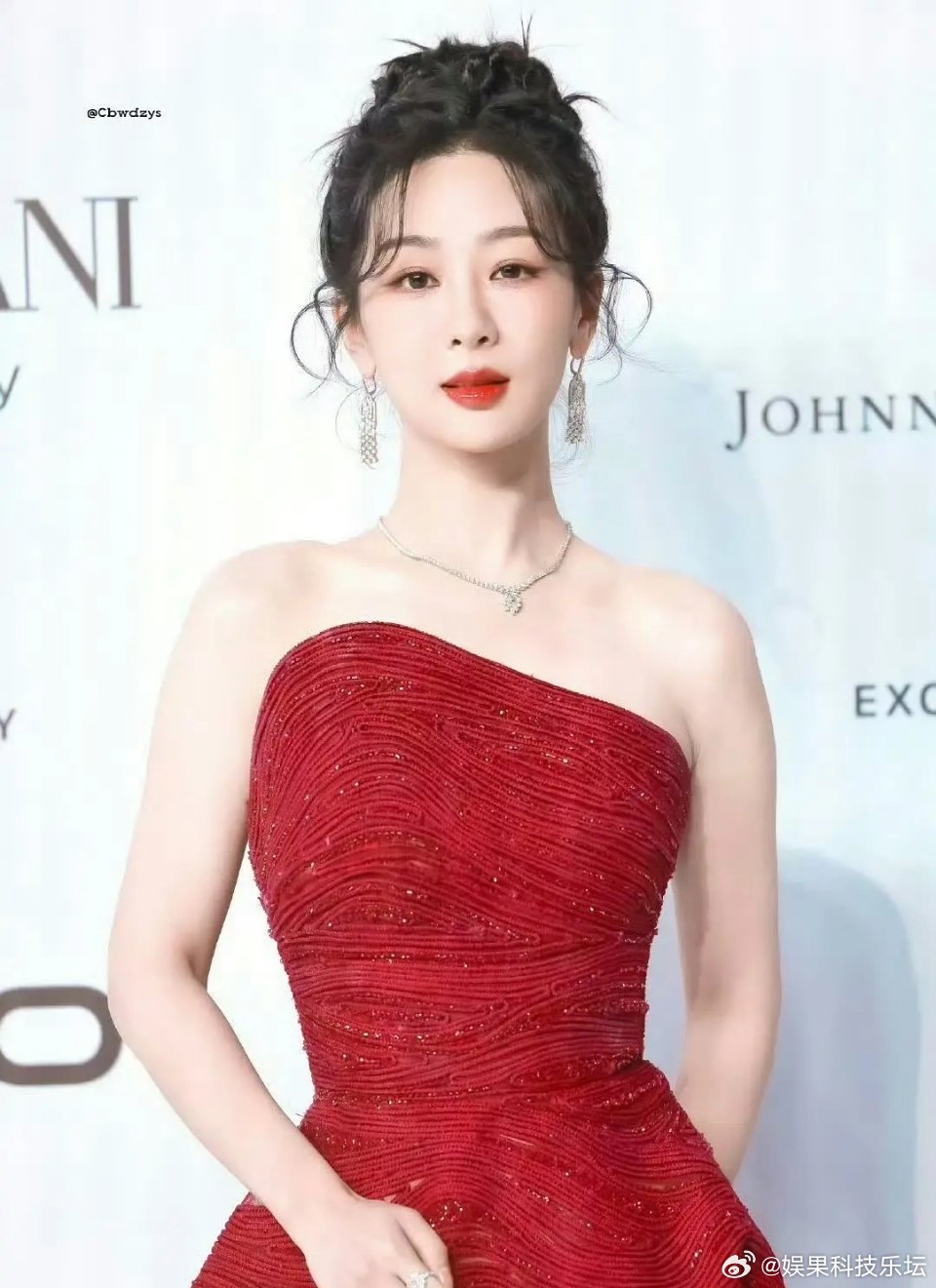 现在的女星还有啥自己的特色吗？都长的一样 