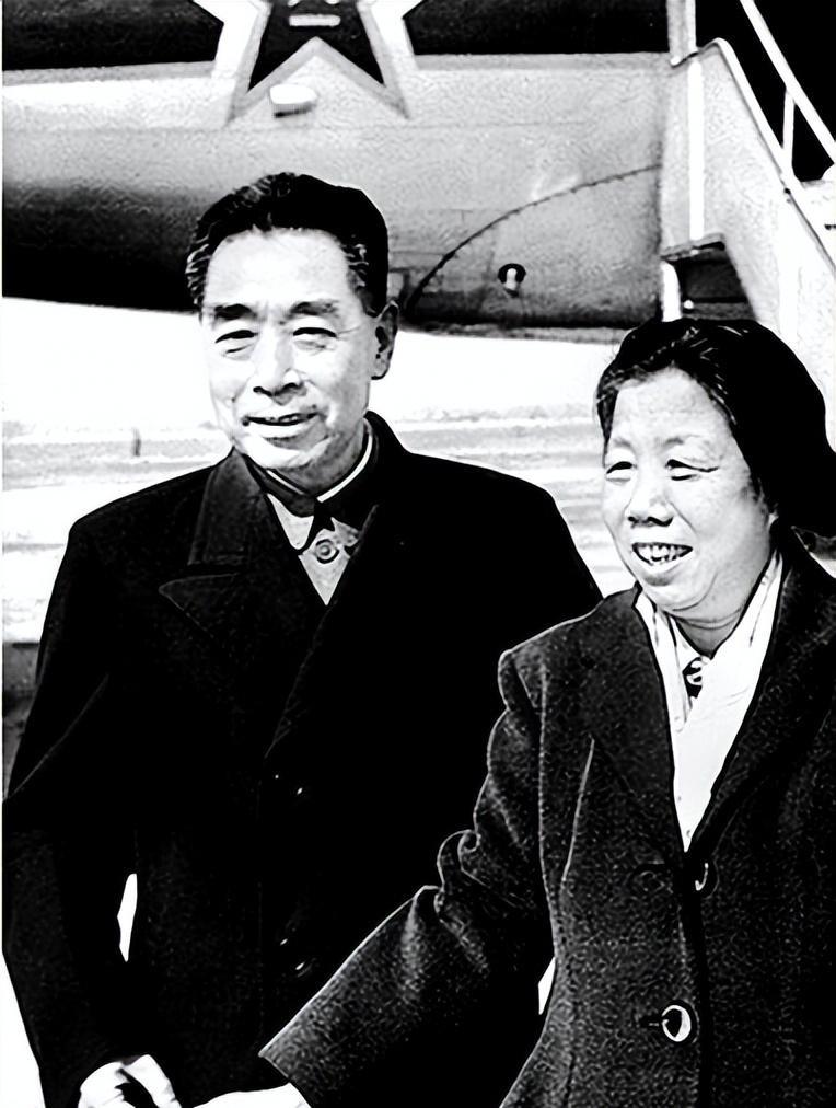1956年周总理婶母去世安葬祖坟，两年后周总理为何要求当地推行平坟举措？
194