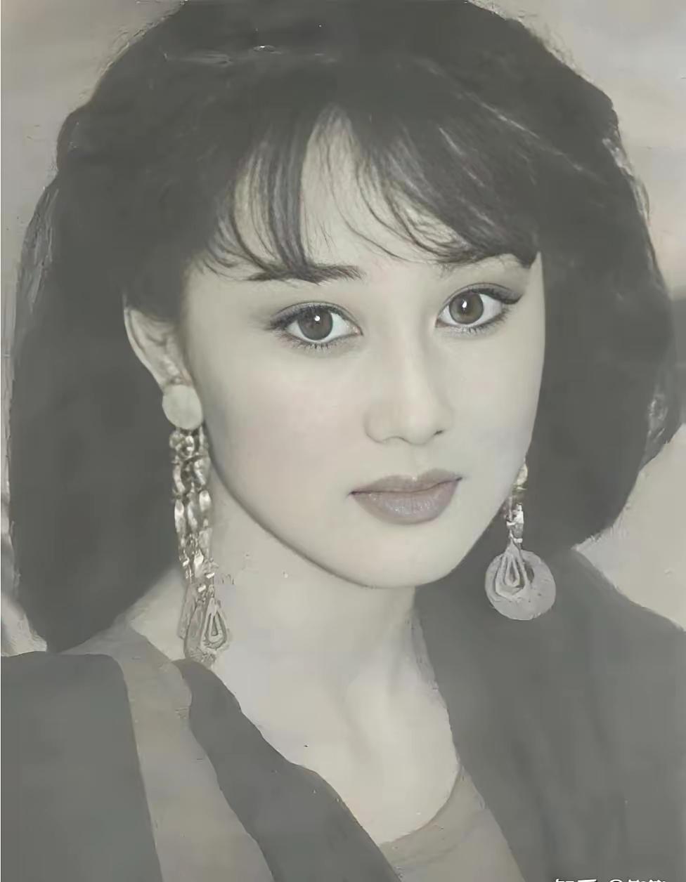利智真的是天生的媚骨天成！很少在一个女演员身上能够看到我见犹怜的感觉，但是利智无