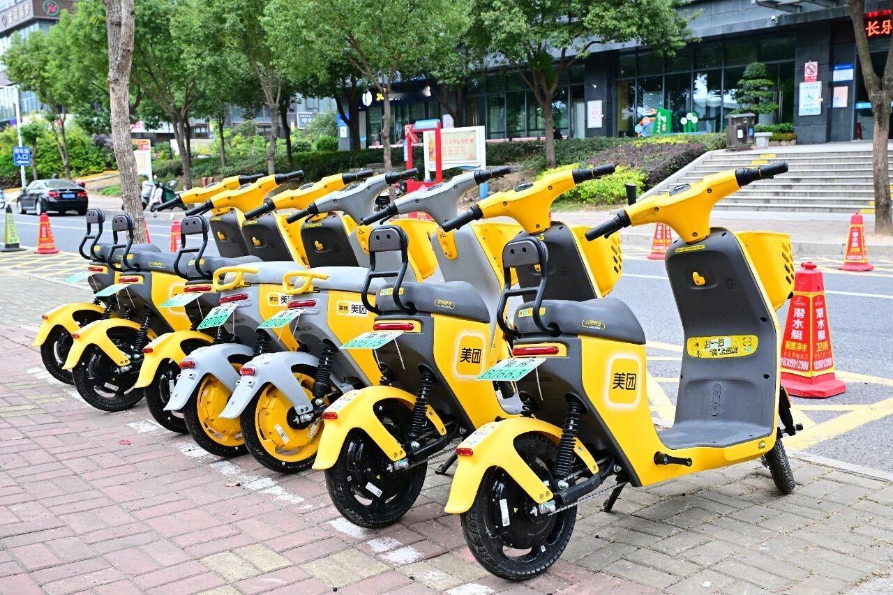 近日，百余辆美团共享电动自行车在首占镇正式投入使用，标志着福州新区（长乐区）共享