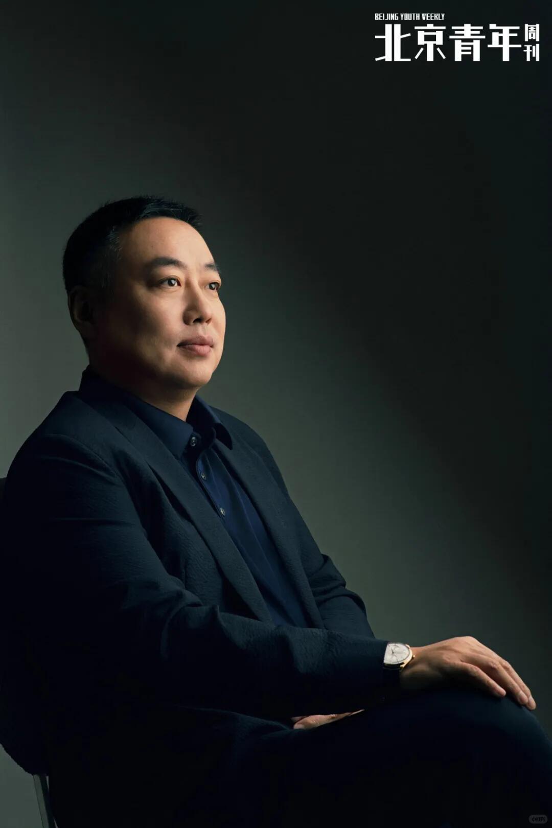 刘国梁是横跨球员、金牌教练、行业管理者三重身份的乒乓标志性人物，功绩厚重，同时也