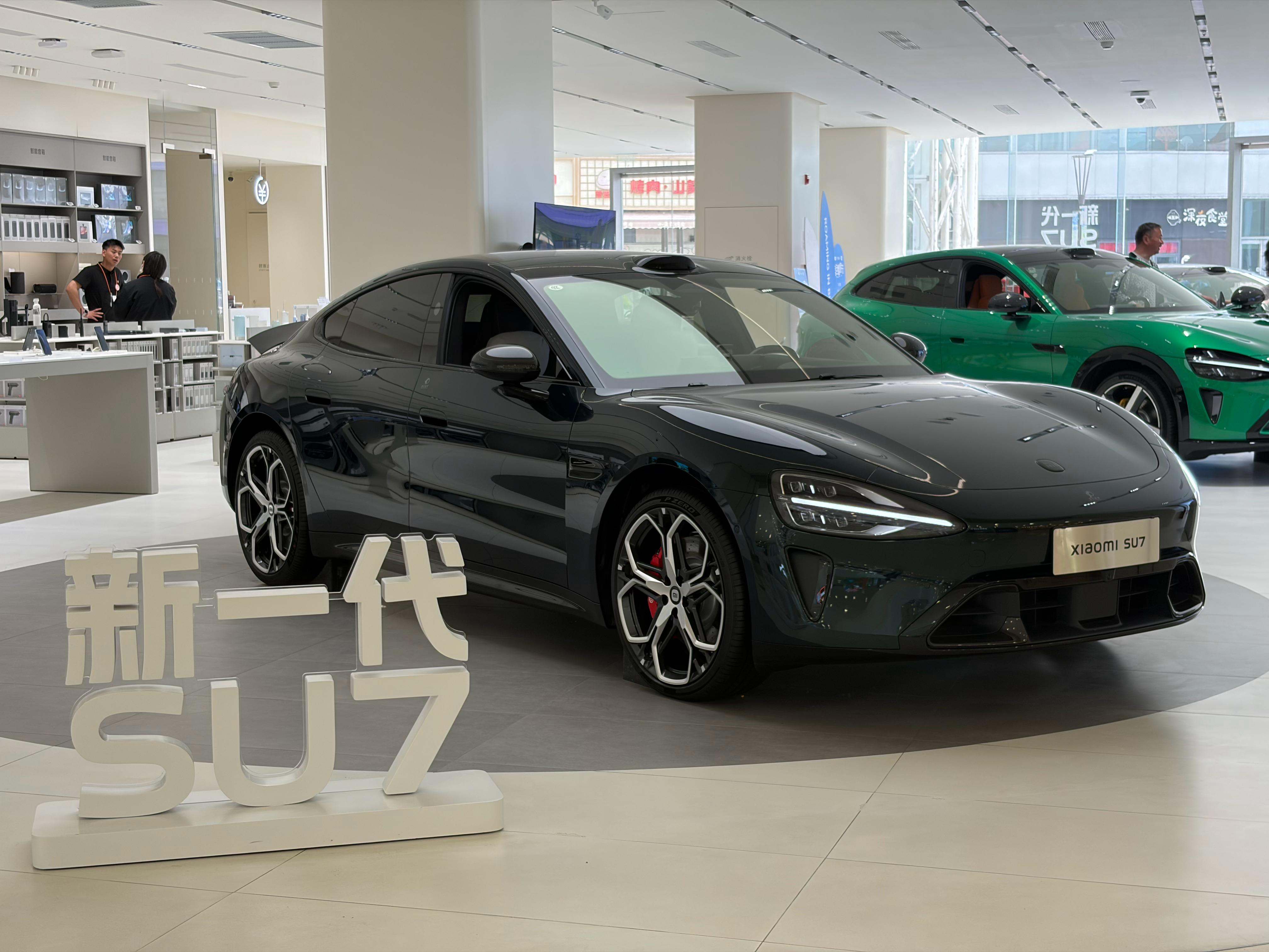 这两天线下看了几台五座新能源SUV。小米YU7、智己LS8、岚图泰山8X、乐道L