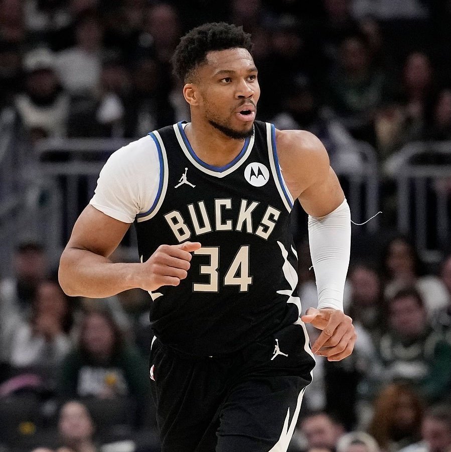 Shams：字母哥被诊断为左膝过度伸展+骨挫伤，将在一周后接受复查！ 