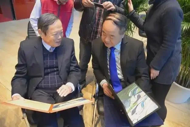 港岛落星时，莫言的诗里藏着四次相见的温暖