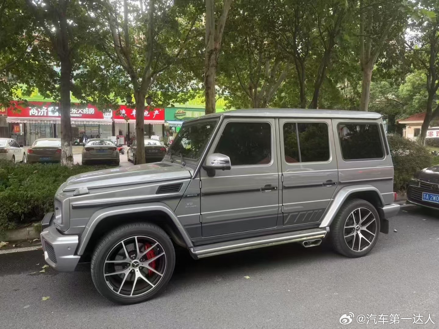 奔驰G63 AMG 463版本，5.5T V8，灰外宗内，菱形格座椅，21寸大轮