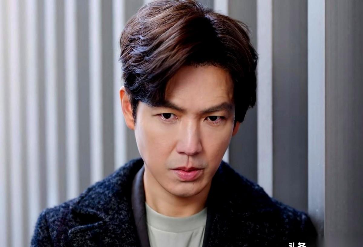 小说《蜜语纪》里，集团总裁纪封，跟一个离过婚的酒店女员工许蜜语，被人下了套，睡到