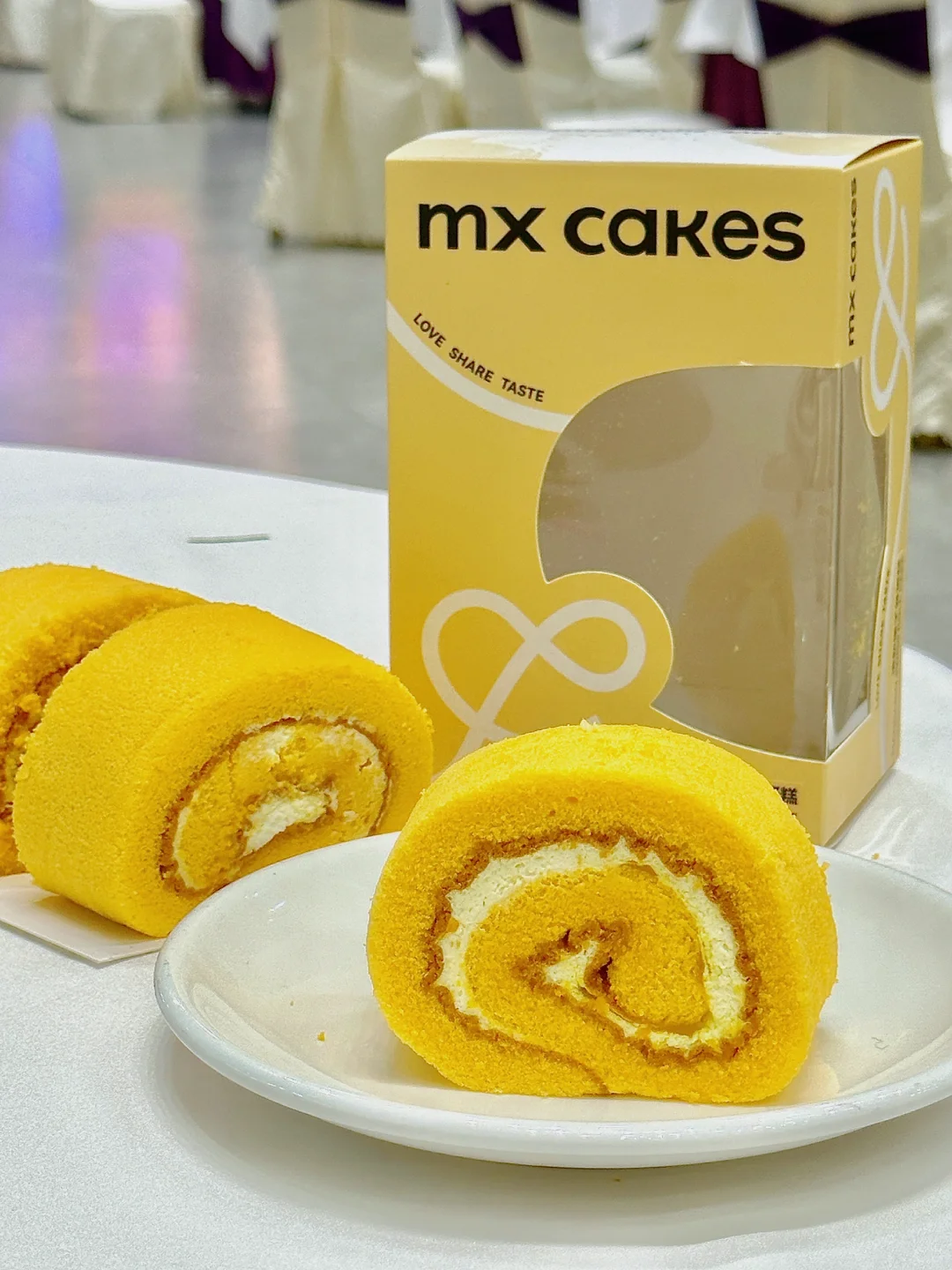 路过美心🥰又出新品啦，早餐食橘子瑞士卷！