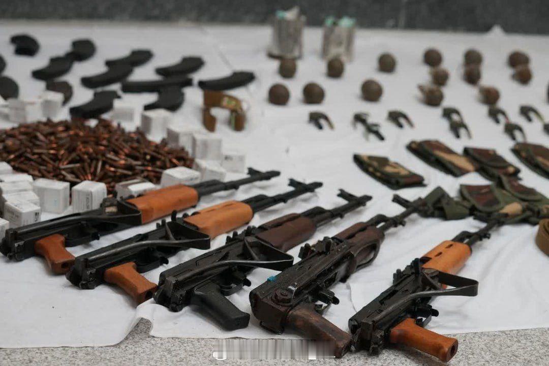 伊朗内政部查获了伊拉克库尔德武装向伊朗境内走私的一批武器弹药。 ​​​