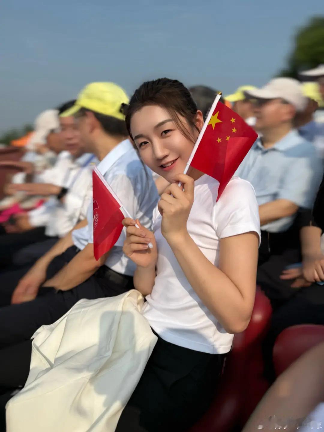 现场观礼“九三阅兵”，陈梦：从屏幕前的观者到天安门下的亲历者，“鸡皮疙瘩起来了”