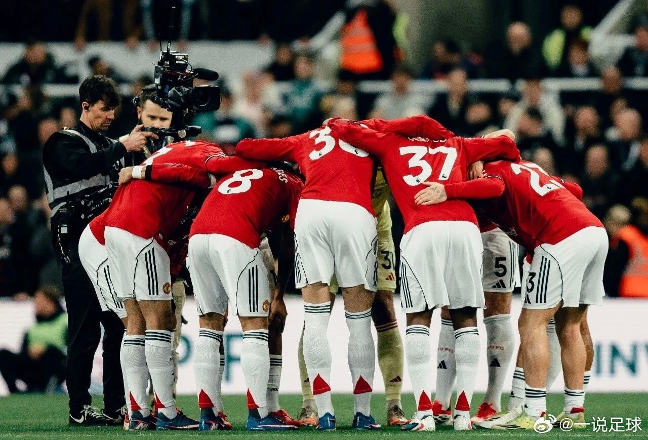 一觉醒来，曼联1比2被十人纽卡绝杀，这是卡里克上任后的首败，也是最近打得最烂的一