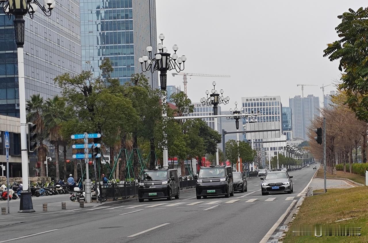 原来不知不觉，身边上线了很多无人机器人，在一步一步抢夺底层的饭碗。
春节期间没事