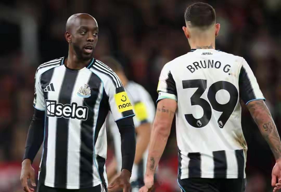 英超第19轮，纽卡斯尔客场3-1击败伯恩利，终结联赛三轮不胜，赛后积26分升至积