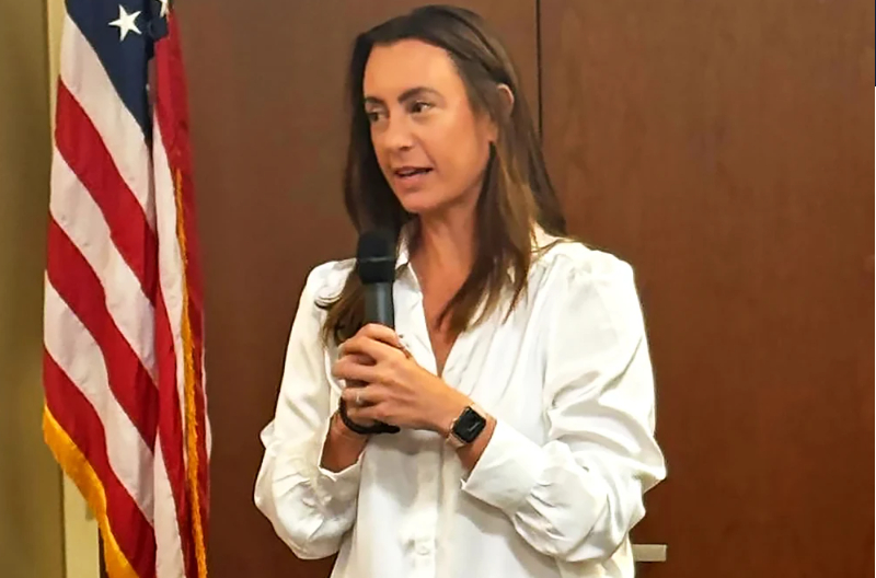 特朗普的海湖庄园所在选区被民主党人艾米丽·格雷戈里拿下。美联社预测，周二佛罗里达