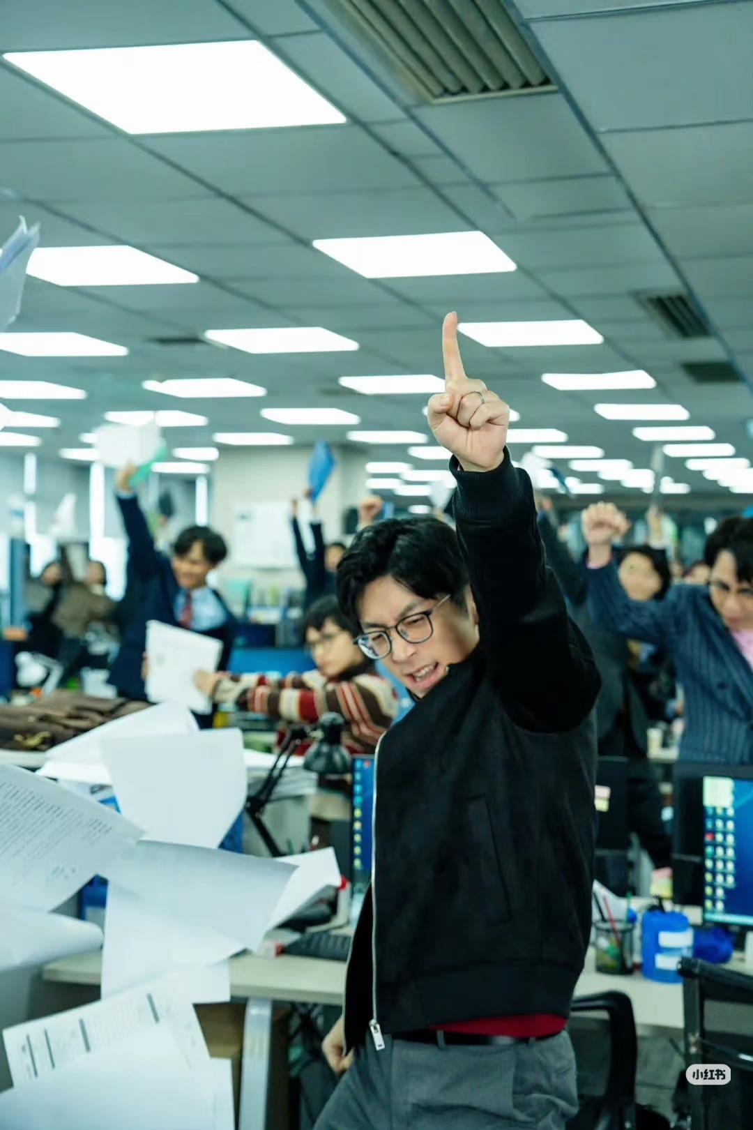 白客每个角色都在交五险一金我笑毁了，白客真的是这种社畜赛道第一人看到他就自带笑点