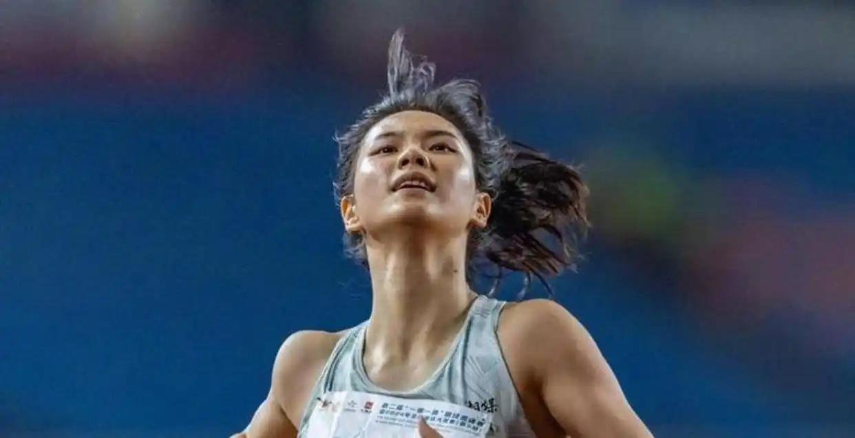 太炸裂！名古屋亚运女子 100 米栏赛场堪称 “高手混战局”！中岛瞳跑出 12 