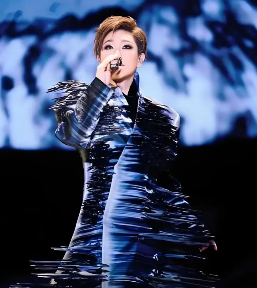 林忆莲郑州演唱会，我最期待她唱这首歌！听完瞬间破防… 

如果让我选一首最期待林