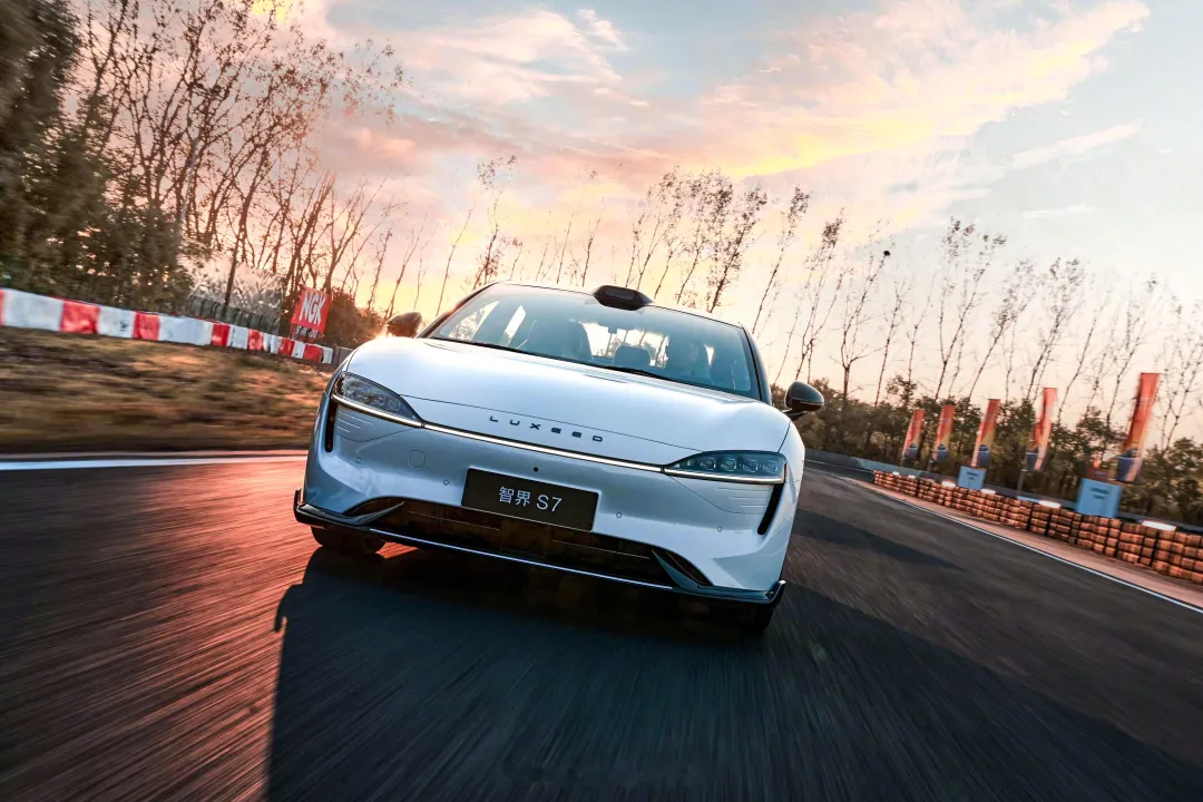 奇瑞+华为，为何销量惨败给东风小康+华为？