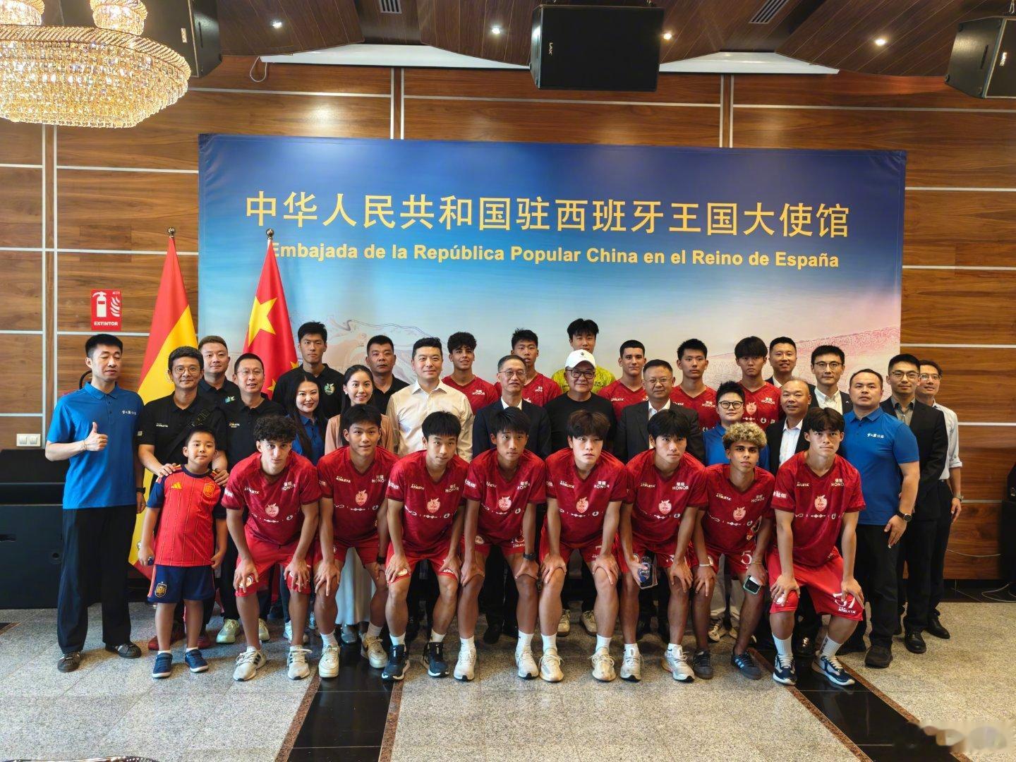 中国驻西班牙王国（同时兼驻安道尔公国）姚敬大使，刚刚在中国驻西班牙大使馆接见了即