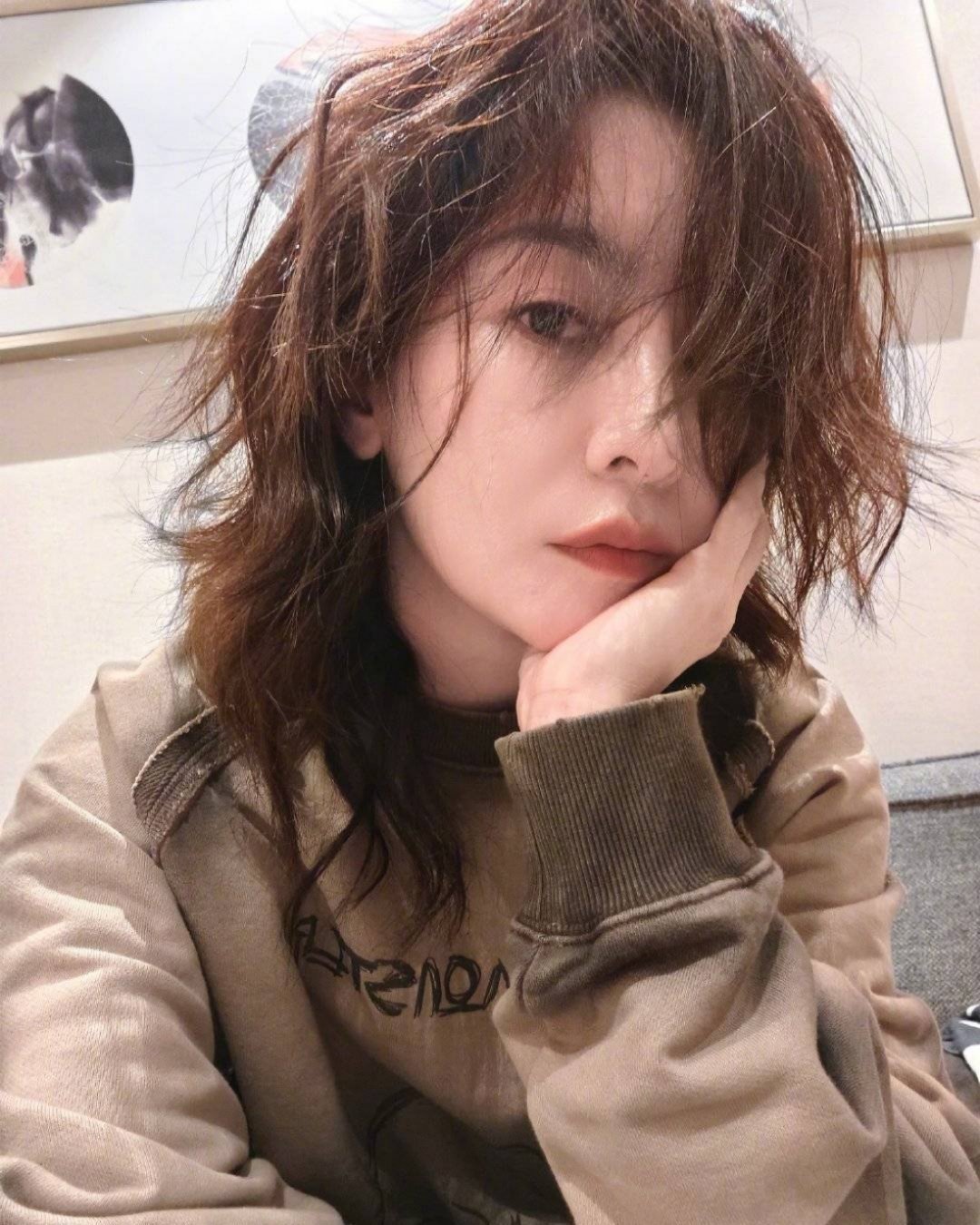 有亿点好看李晟 这张好浓的落叶味！秋天的味道有点帅帅的 是怎么回事