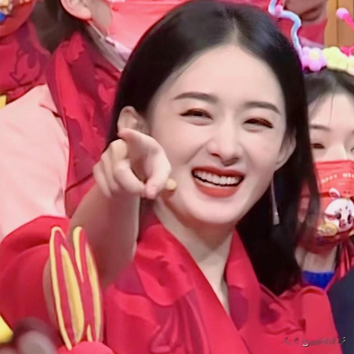 妈生脸就是不一样！赵丽颖和唐嫣大笑起来，应该算是内娱里比较好看的了吧。不仅表情自