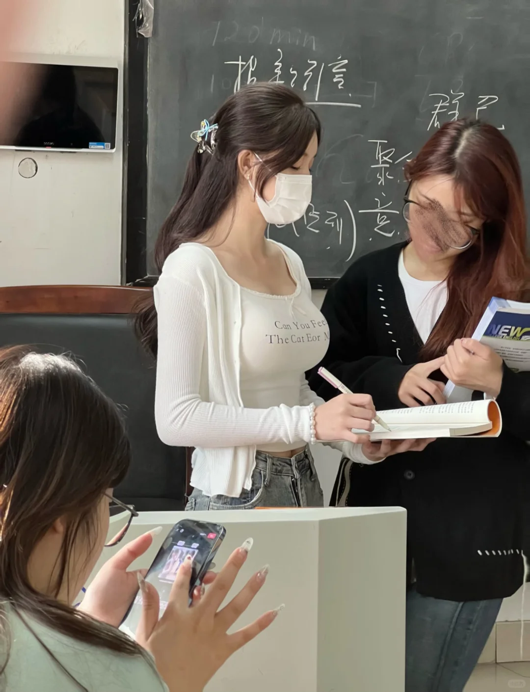 我滴妈！期末汇报看到一个身材巨震撼的女生