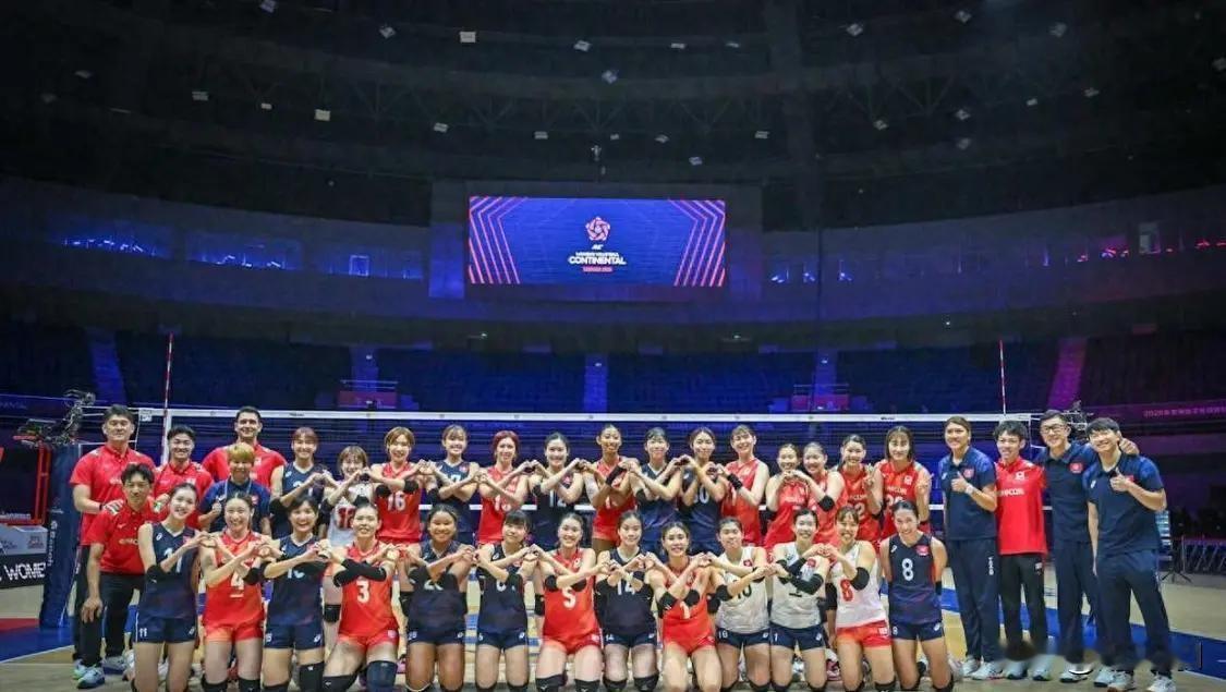8月21号晚，天津奥林匹克中心体育场上演女排比赛，这是女排亚锦赛，首轮是中国香港