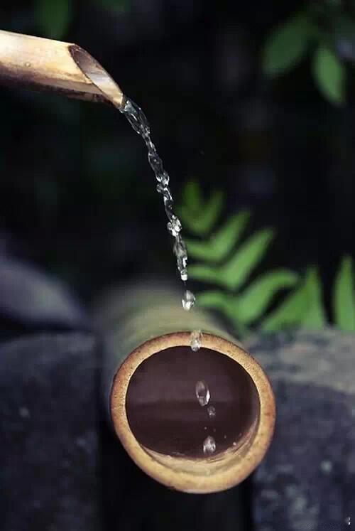在柴米油盐的烟火气里，没有那么多惊心动魄的桥段，更多的是清晨一碗温热的粥，夜晚一