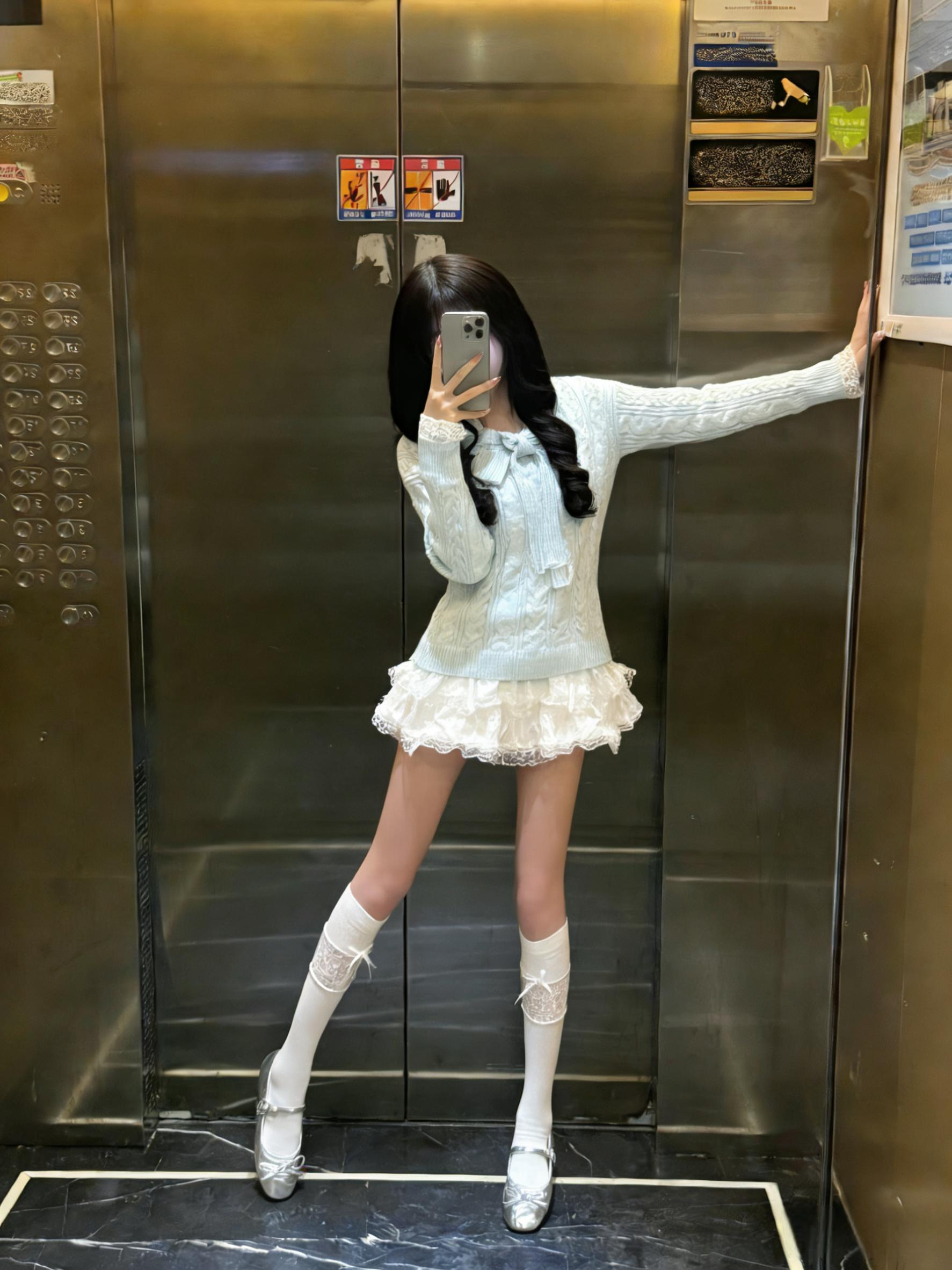 幸福的门太窄 我爬窗进来的。