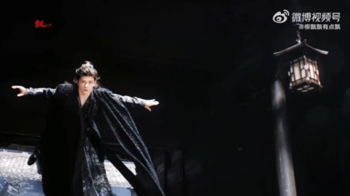 曾舜晞武拾光长枪打戏曾舜晞长枪打戏好有力度和美感挥枪凌厉又不失美感，动作标准流畅