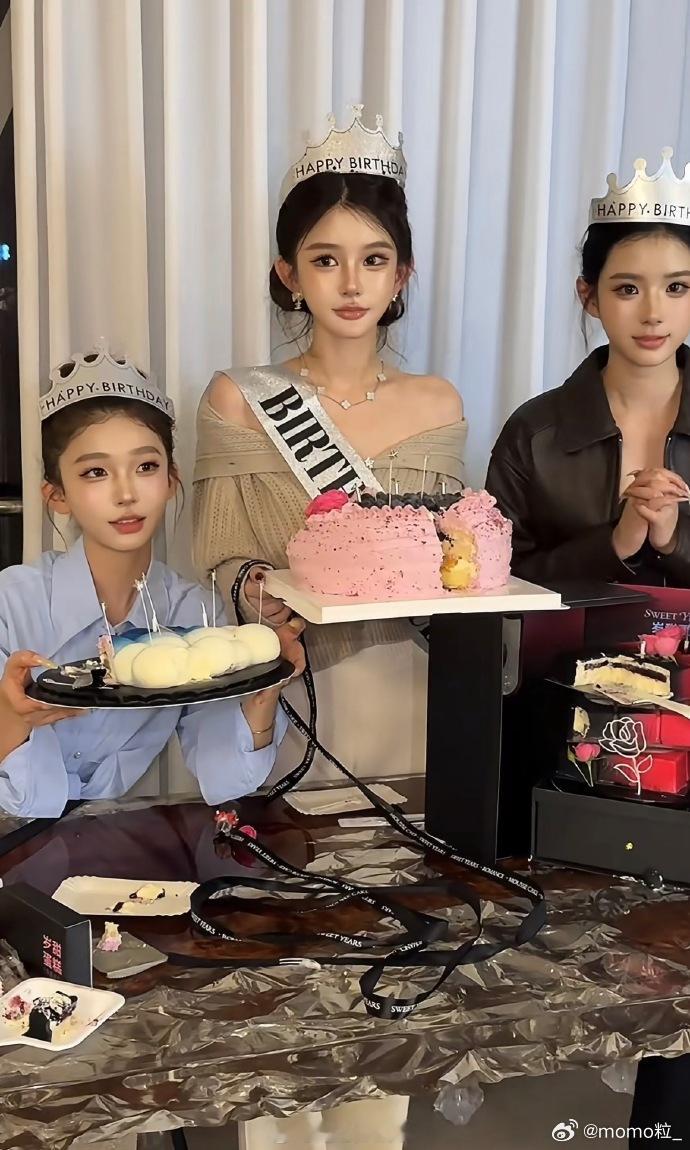 哈哈哈哈想起来了汪静王国，虽然很好看了，但是整成一模一样就没必要了吧