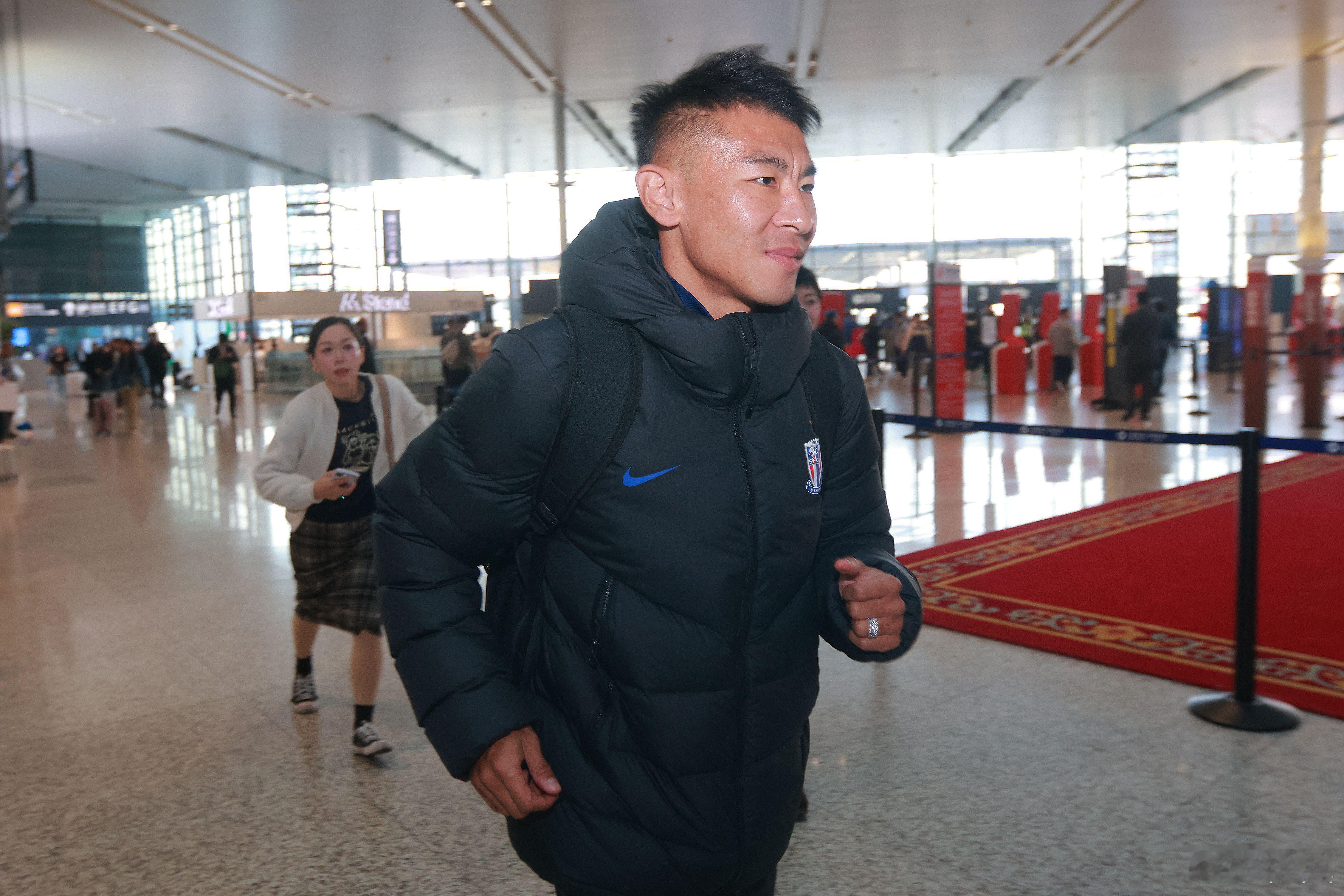 申花今天下午飞赴天津，备战联赛最后一战！于汉超戴伟浚谢鹏飞等球员悉数随队出征！