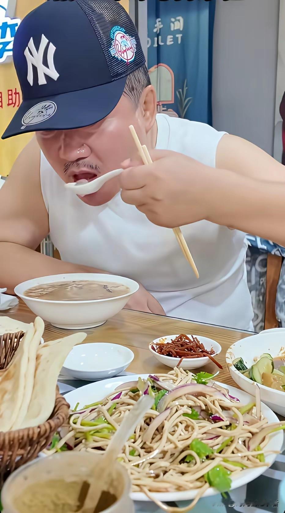 谢广坤的扮演者怎么日常人设也越来越像谢广坤呢？感觉没有刚火时候平易近人了，也许是