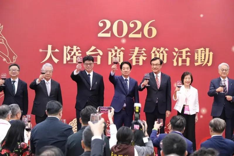 两大原因，赖清德突改口称“中国大陆”，还说“盼两岸维持现状，希望交流合作”。
 