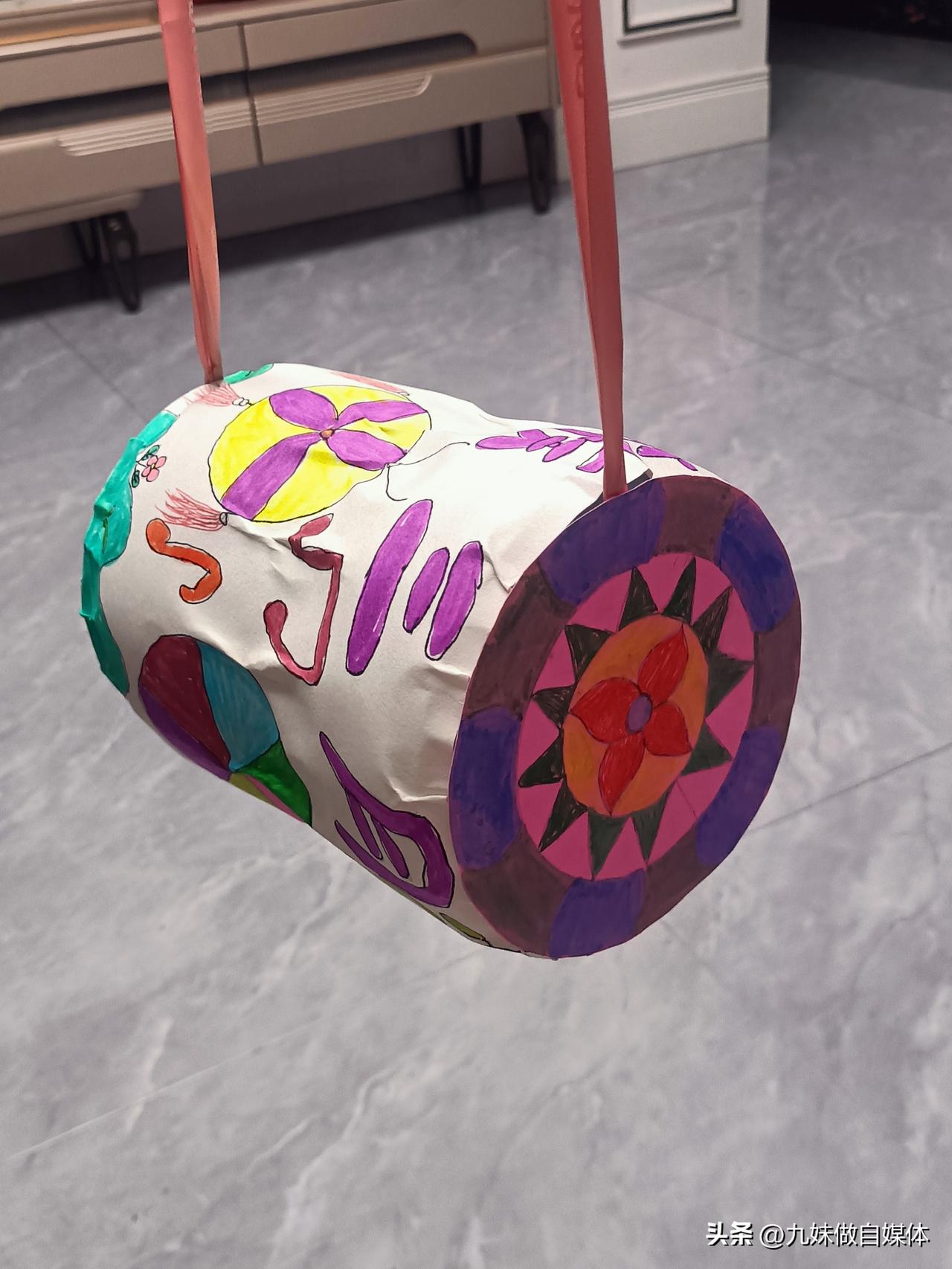 每年三月三，老师都要求做铜鼓，这个花了我四个小时才完成，我觉得直接去买现成的比较