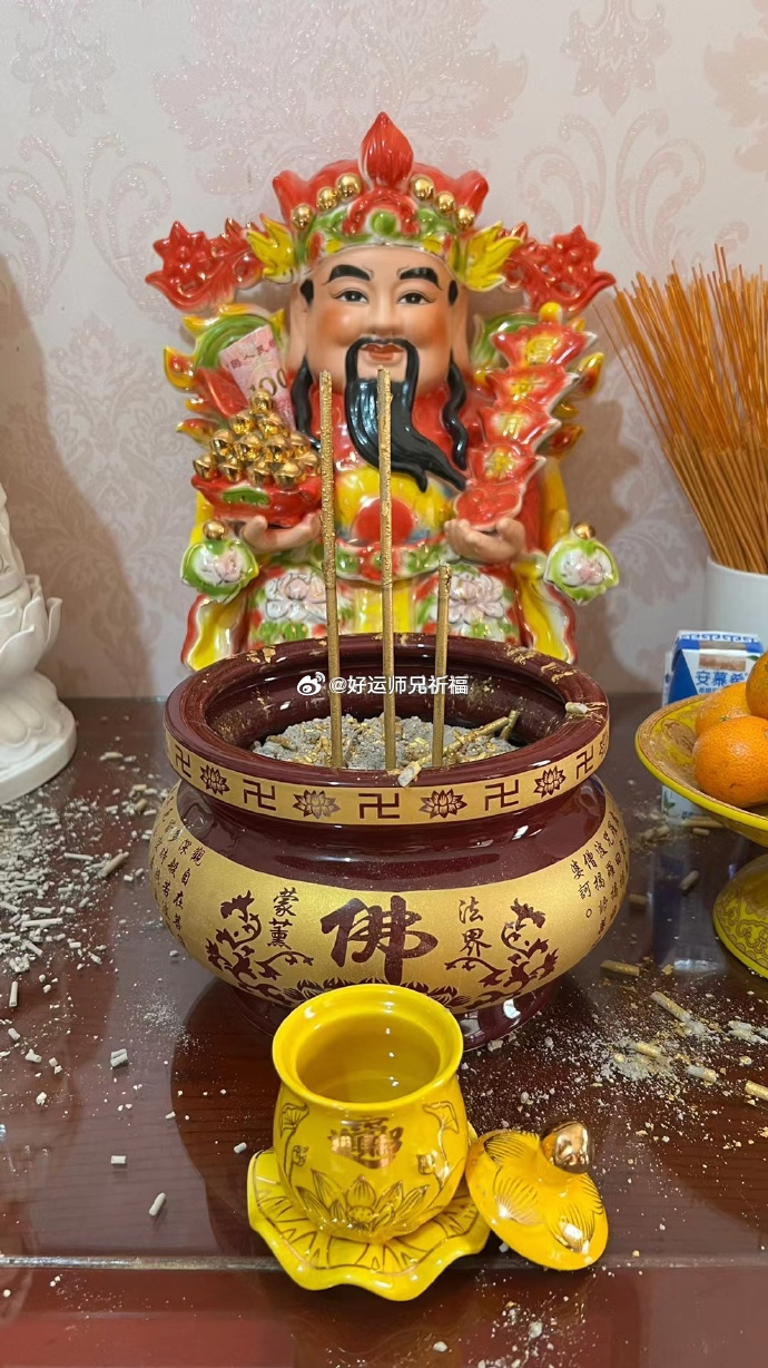 看卦这些年越发通透，命理从不是定死的宿命。七分天意循因果，三分人事可自修。卦象只