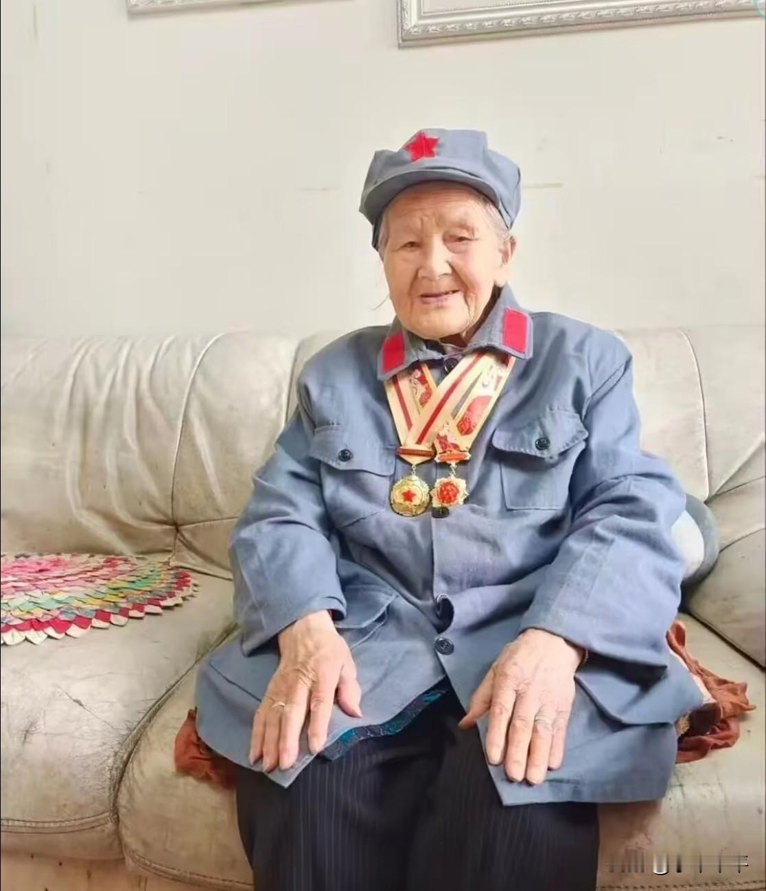 7月22号，最后一位参加过长征的女红军王全英，与世长辞，年105岁。
我们往往叹