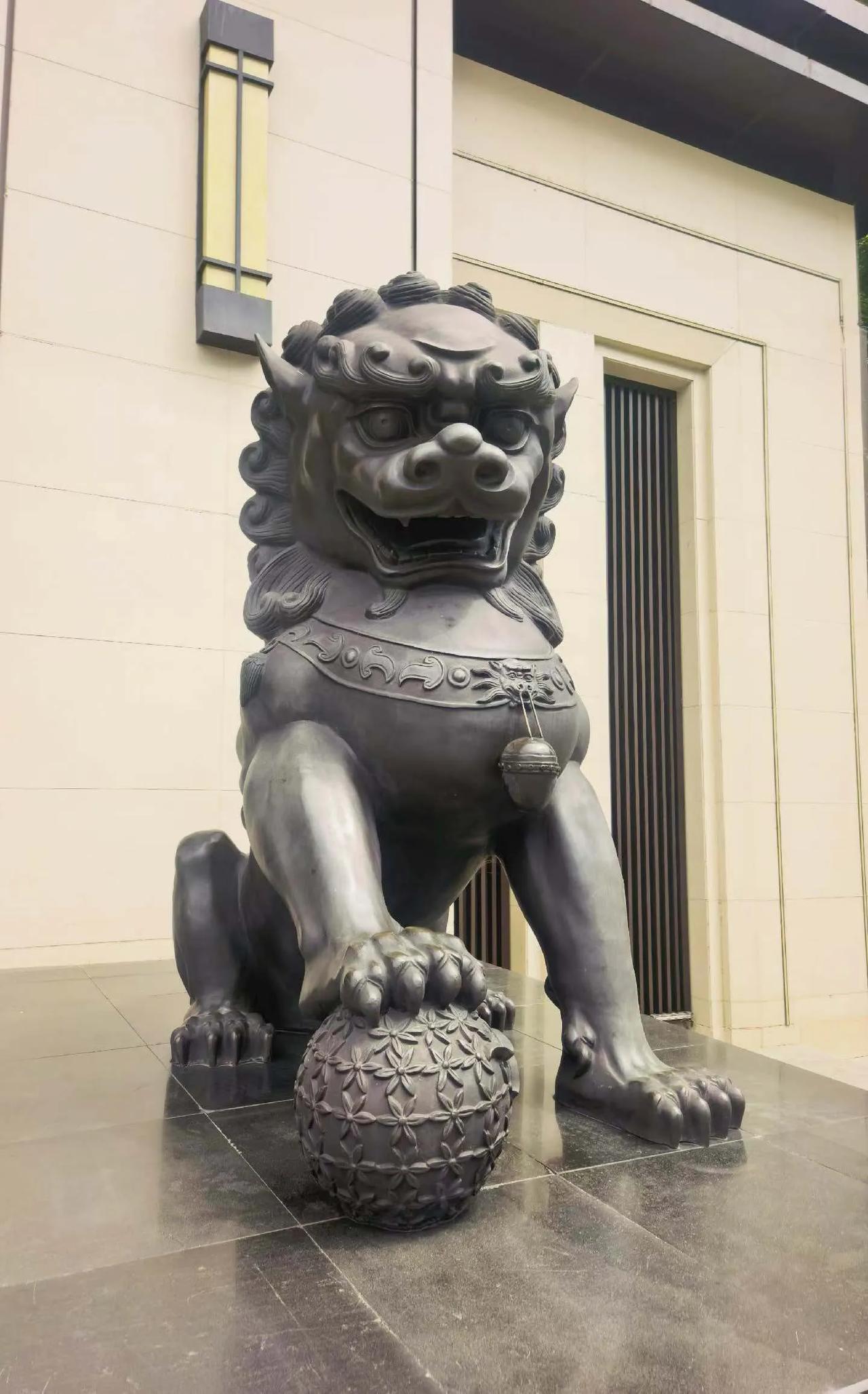 夏日生活打卡季一隅居所，满目云天。一半人间院落，一半风云变幻。