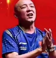 肖战幸福家庭
的成员信息
1.妻子:贾贝贝，前北京女乒队员，
贤妻良母。
2.子