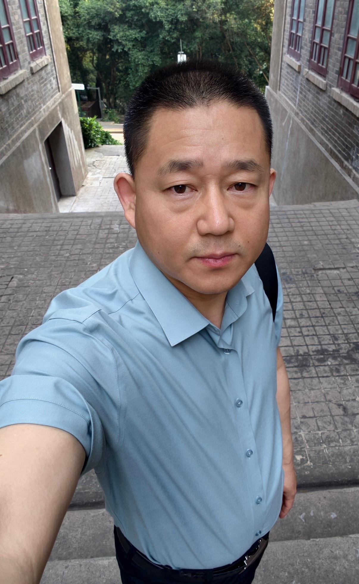 深圳暴雨谁懂，今天湿身了！！！深圳这两个月下雨频繁和密集。加之前几天受台风“美莎