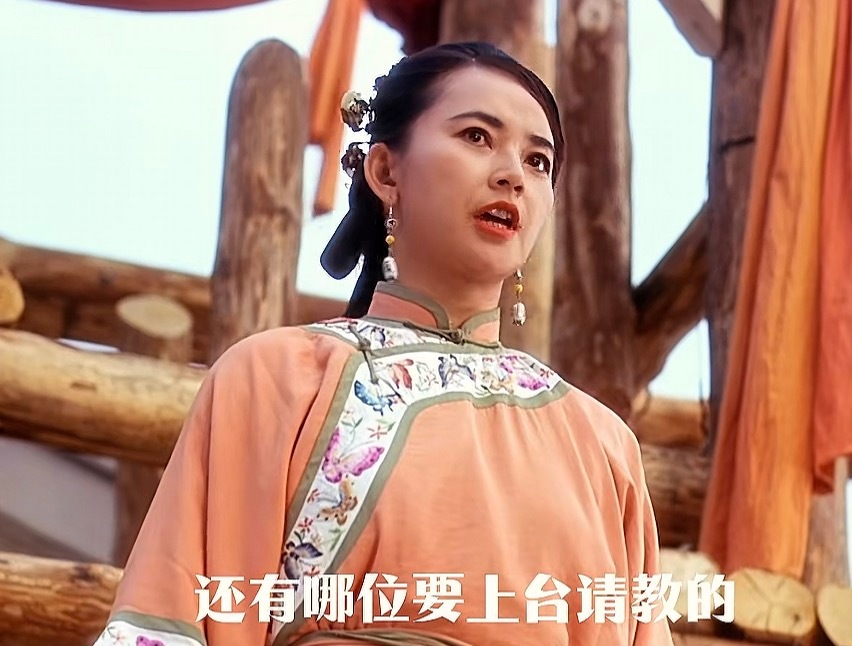 这两天我又在看《白莲花度假村》，编剧不能因为演谭雅的大姐怀了孕，就把她写死啊。我
